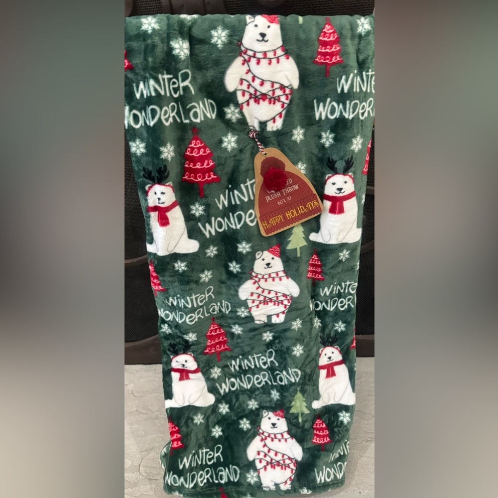 CHRISTMAS HOLIDAY WINTER GREEN THROW BLANKET W/POLAR BEARS “WINTER WONDERLAND”